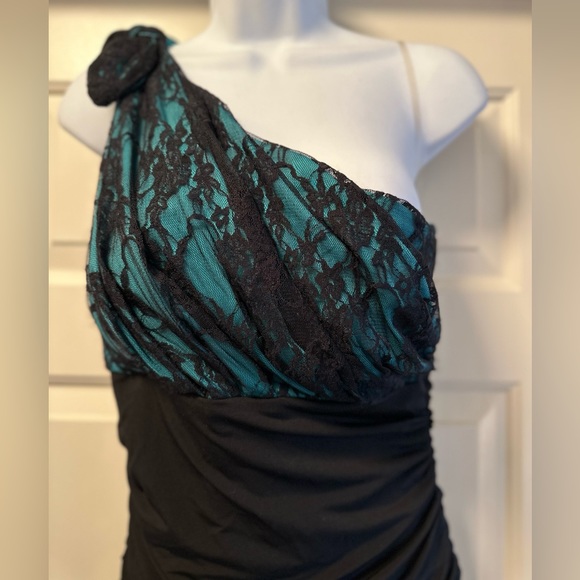NWT: green and black with lace one shoulder dress - Picture 2 of 3